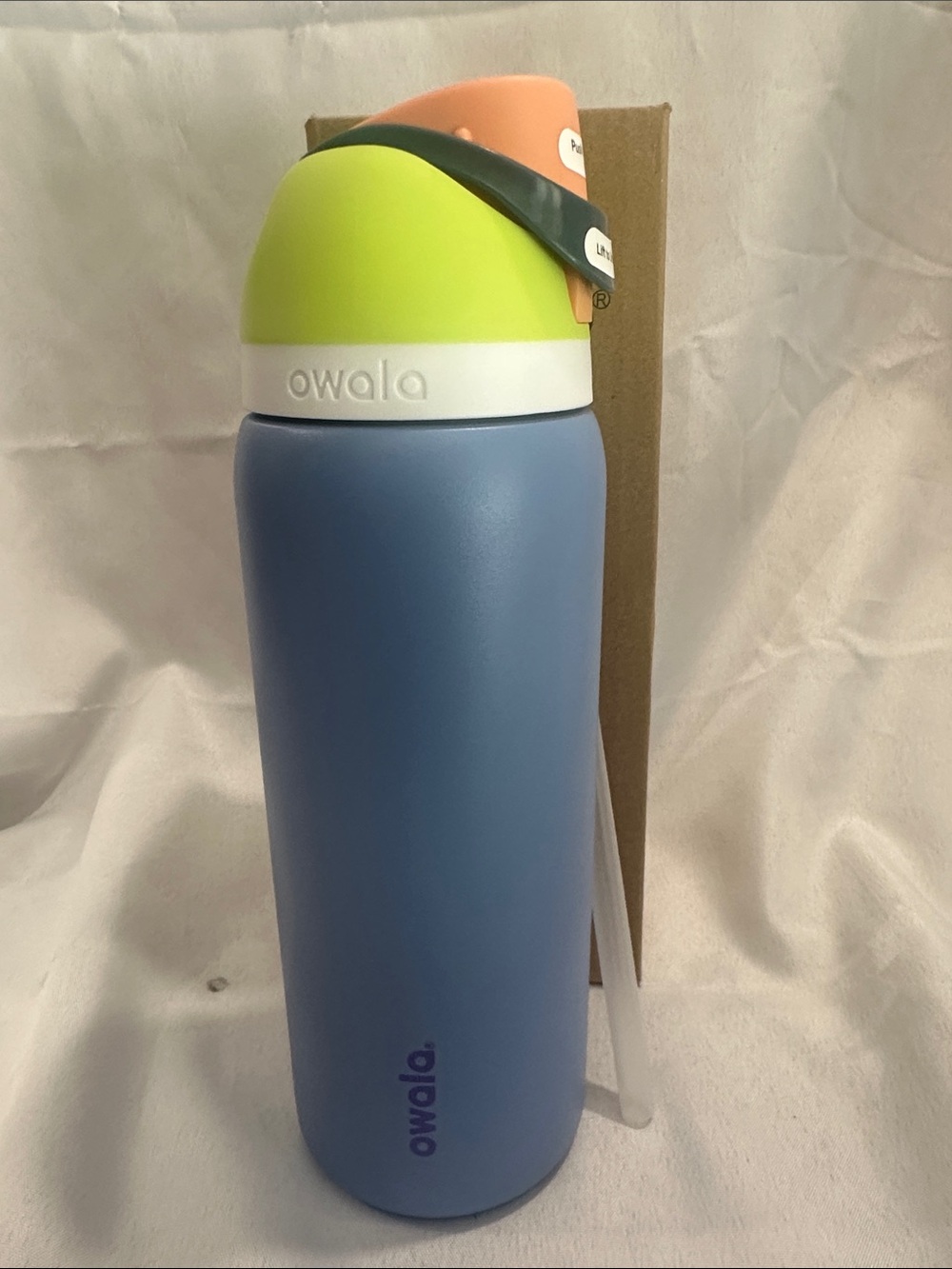 Owala insulated water bottle with a built-in straw. Blue 32oz